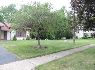 3632 Woodhaven Cir, Hamburg, NY