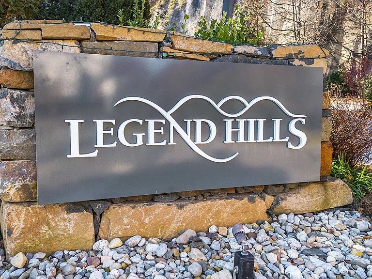 19 Legend Hills Dr — Photo 5