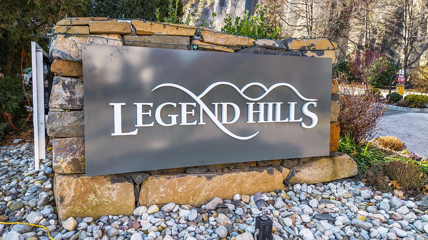19 Legend Hills Drive null