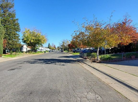 4th image of 8906 Alderson Ave