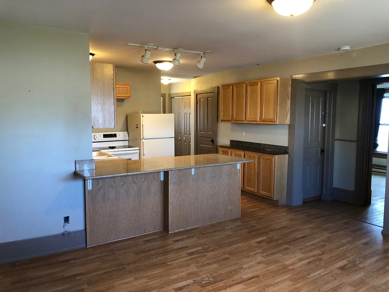 2 bed, $1,200 — Photo 2