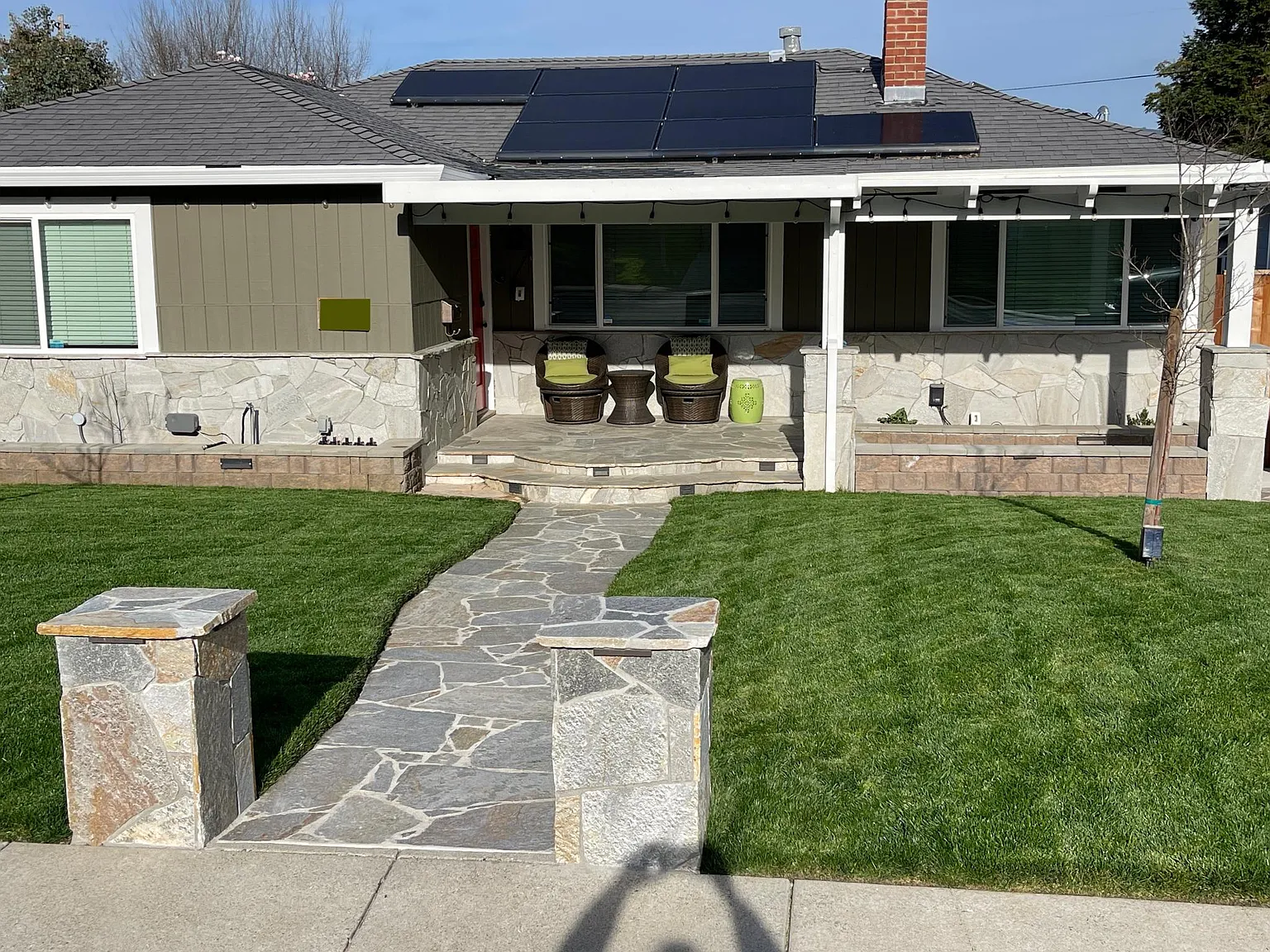 555 Claremont Dr — Photo 4