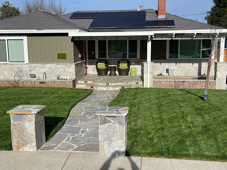 555 Claremont Dr — Photo 4