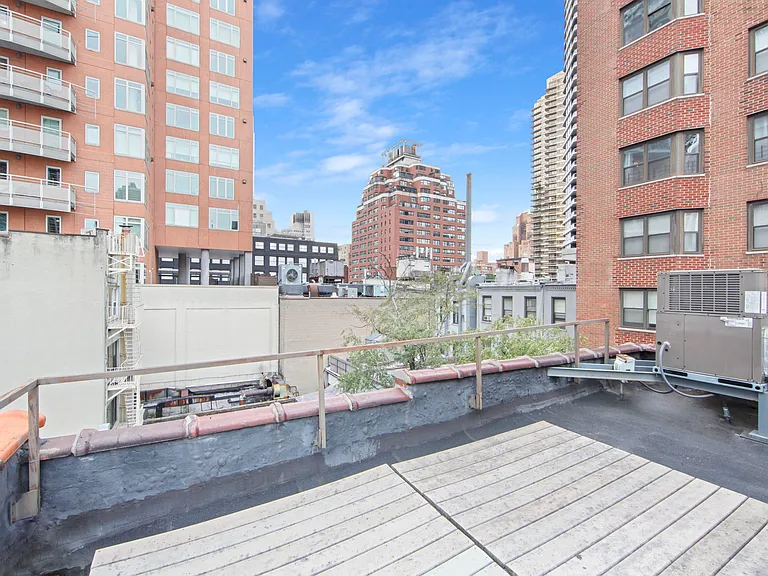 215 E 59th St #CHR — Photo 29