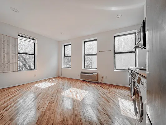 Rented by Metropolitan Property Group | media 13