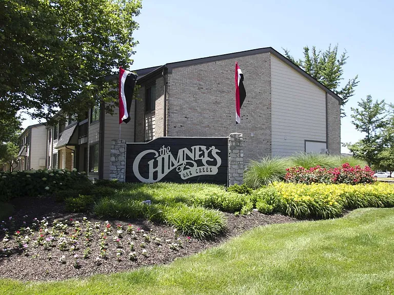 Chimneys Of Oak Creek Apartments — Photo 30
