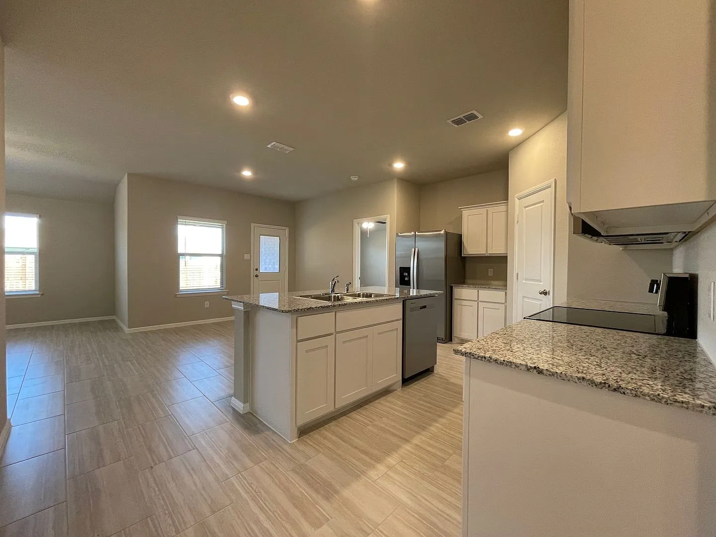 Available Now 3 Bedroom 2 Bath Home In Cleburne — Photo 4