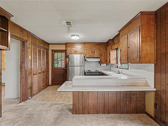 5th image of 136 Beckford Dr
