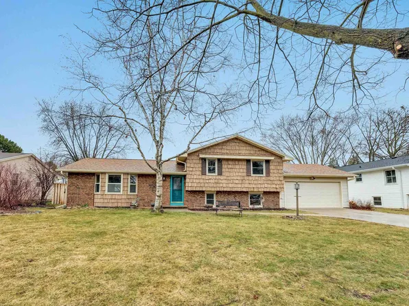 563 Somerset Dr, Green Bay, WI 54301