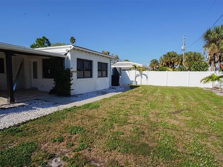 929 Lantana Ave — Photo 34