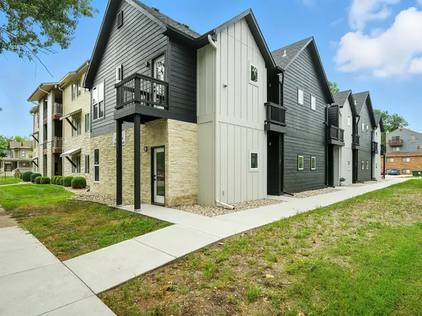 1011 Laramie St, Manhattan, KS 66502