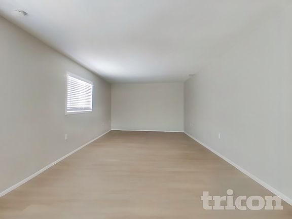 4th image of 826 E Orchid Ln