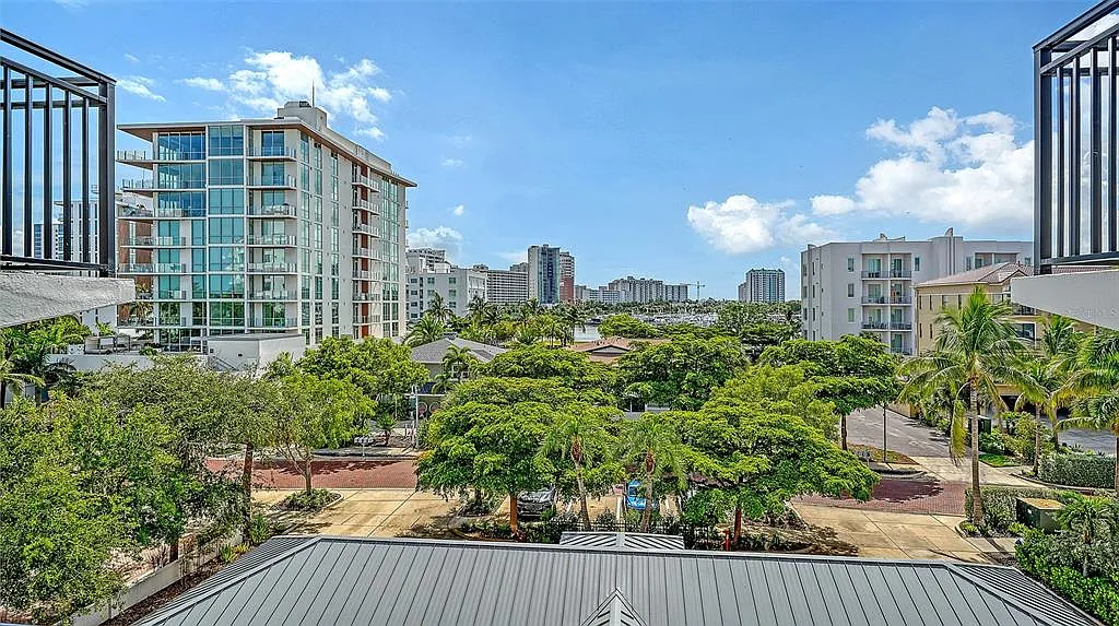 2 bed, 2.0 bath, 1367 sqft, $3,800 — Photo 4