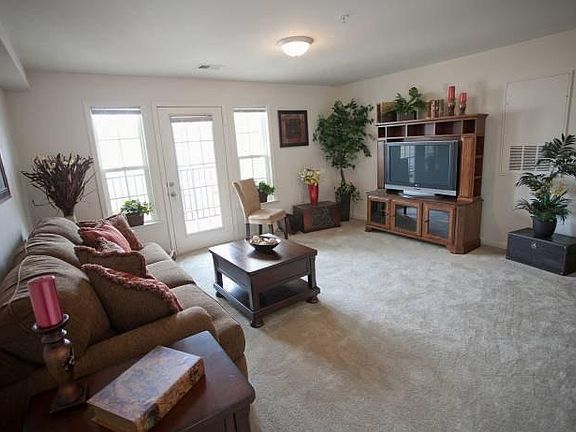 4th image of 5442 Robinhood Village Dr APT 303
