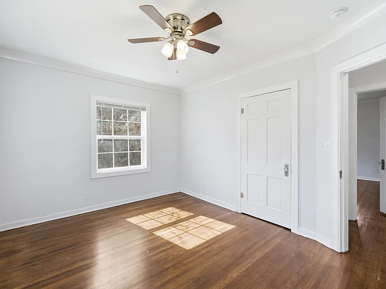 205 N Zenith Ave — Photo 16