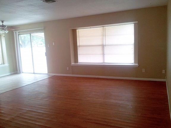 3rd image of 1022 Hickory Trail St