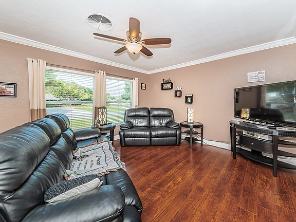 4th image of 1701 Cypress Ave