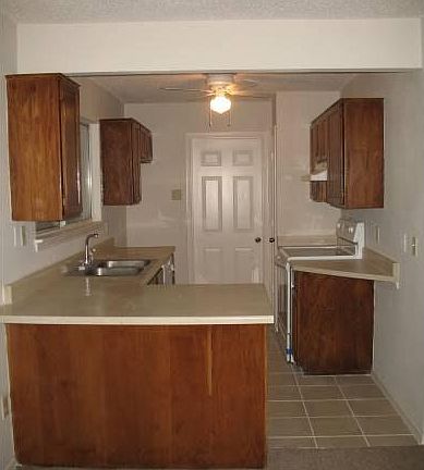 4th image of 5500 Bainbridge Dr