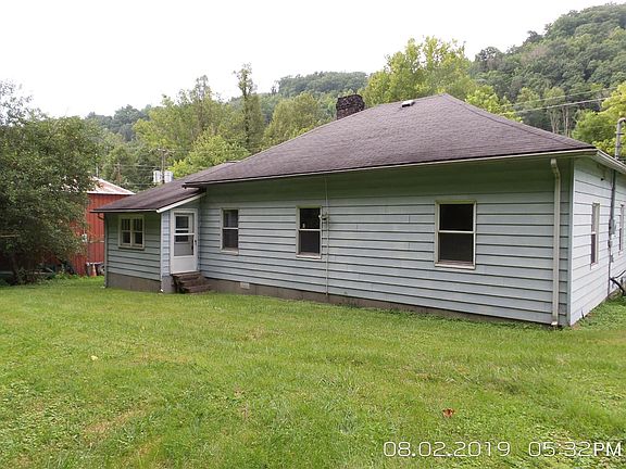 2nd image of 530 Railroad St