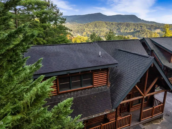 2216 Quiet Valley Way, Sevierville, TN 37862