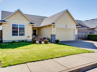 979 Brenda Ave, Junction City, OR
