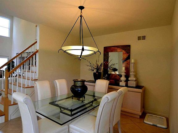 5th image of 68 Tiffany Ct S