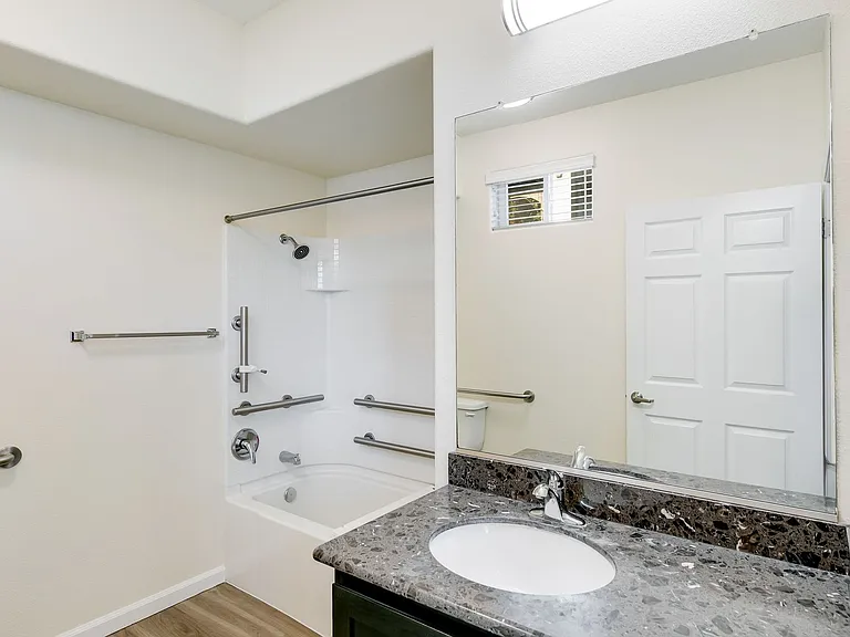 Luxe Ripon Apartments — Photo 31