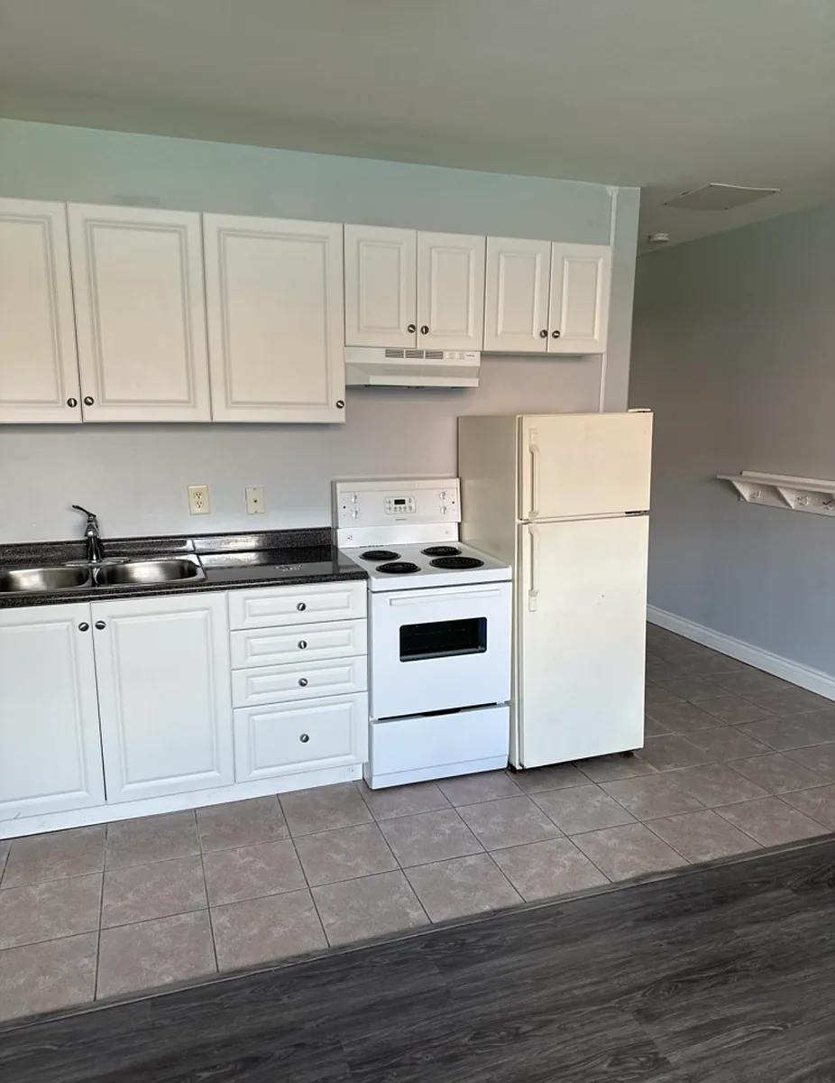 Building Photo - 325 Saguenay Ave