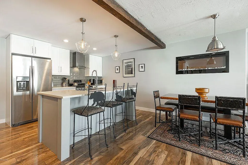 7833 Douglas Dr — Photo 2