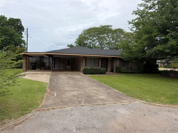 1303 Twin Lakes Dr, Madill, OK 73446