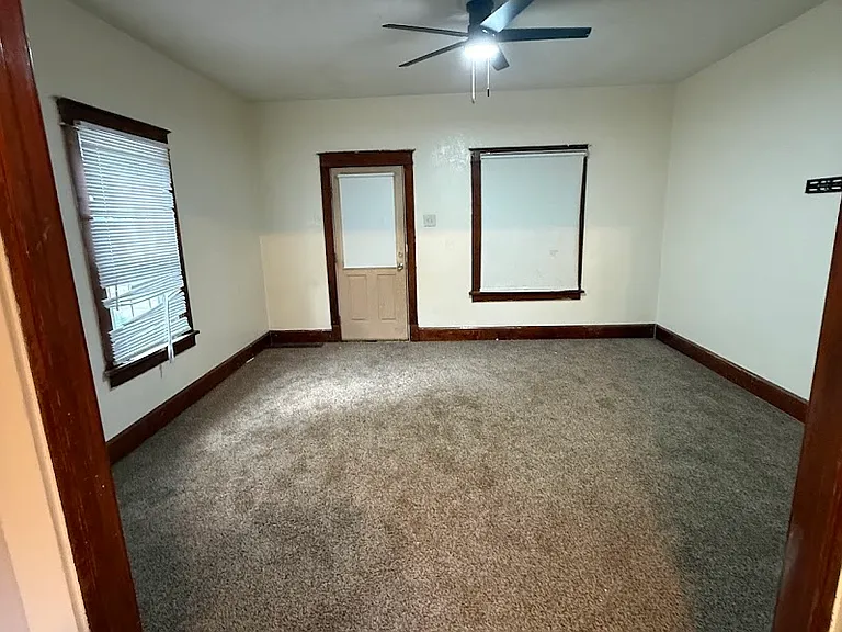441 Knox St — Photo 7