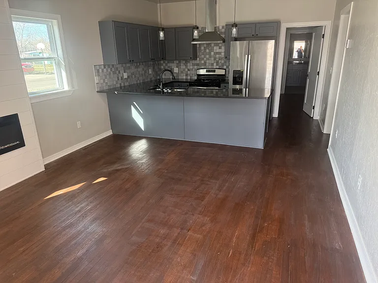1723 2nd St — Photo 3