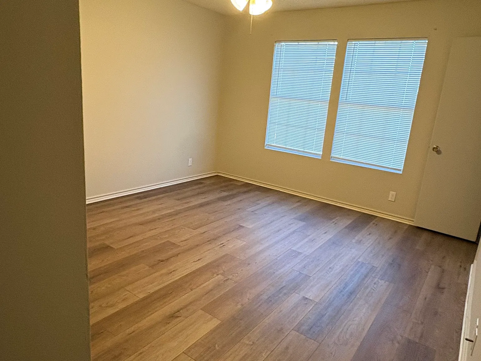 4 bed, 2.5 bath, 1346 sqft, $2,000 — Photo 2