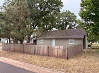 406 W Burns Ave, Norwich, KS 67118