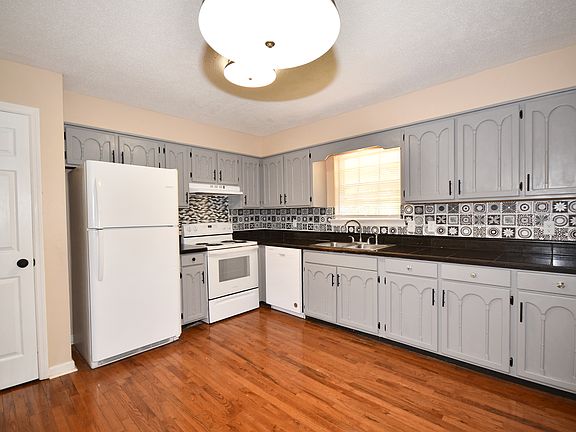 4th image of 6458 Longwood Ln