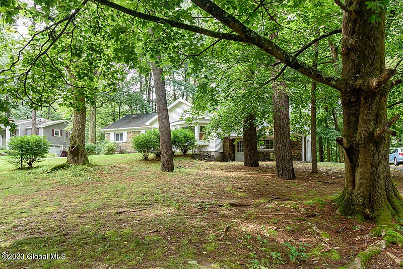 5th image of 10 Pine Ridge Drive