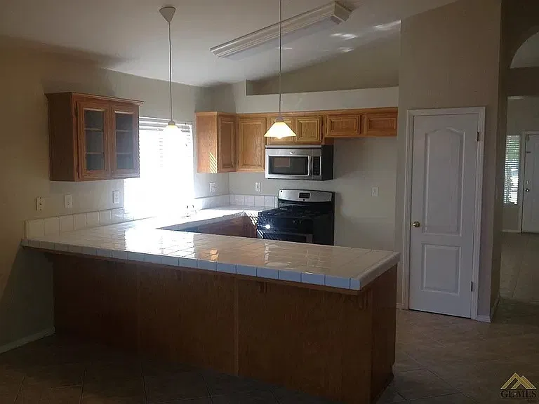 3 bed, 1387 sqft, $2,250 — Photo 3