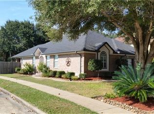 301 Lasso St, Angleton, TX 77515