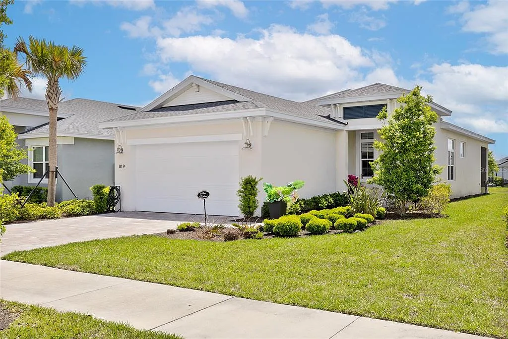 Building Photo - 819 Liliana Dr