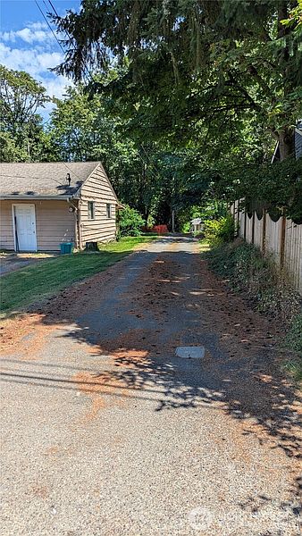 5th image of 14834 75th Avenue NE