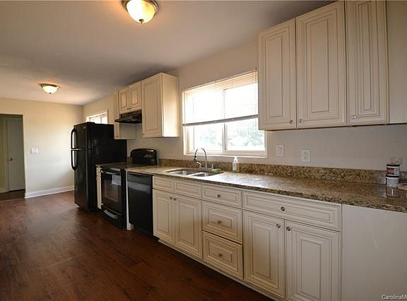 4th image of 1703 Tyvola Rd