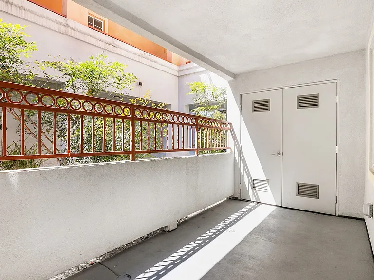Pharus Plaza — Photo 13