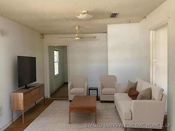 4th image of 1112 N Austin St
