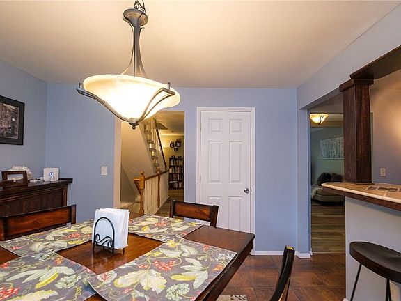 5th image of 243 Thornberry Dr