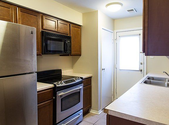 5th image of 9380 Bay Colony Dr APT 1S