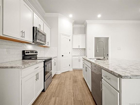 5th image of 31 Pepper Creek Dr