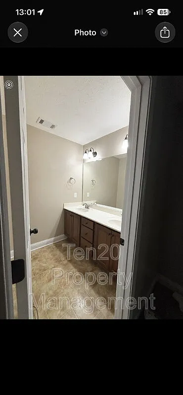 4 bed, 2.5 bath, 2433 sqft, $2,500 — Photo 3