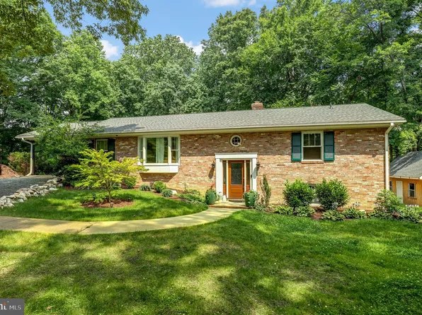 11810 Henderson Rd, Clifton, VA 20124