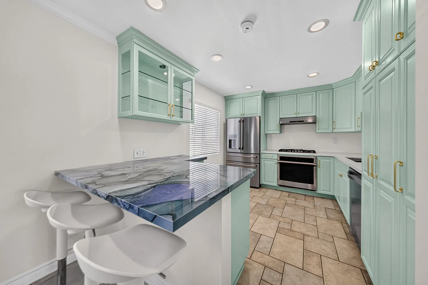 3 bed, 1601 sqft, $4,500 — Photo 4