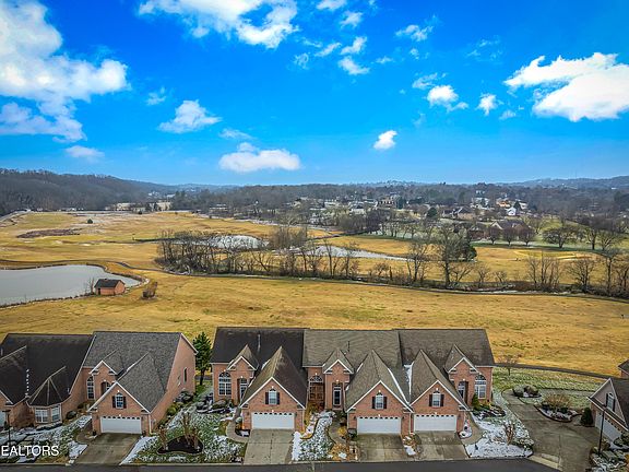 5th image of 1139 Creekside Village Way